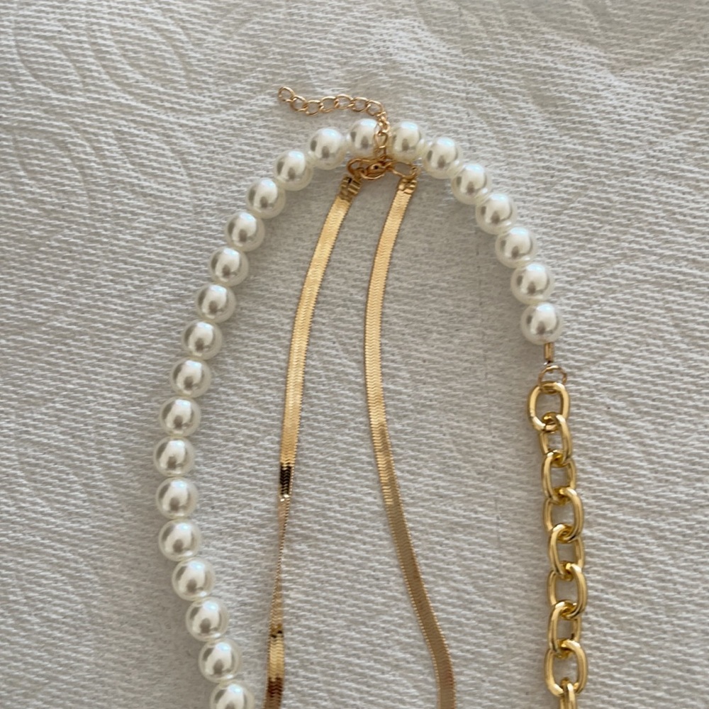 necklace. Size free. Color gold and white - Picture 3 of 4